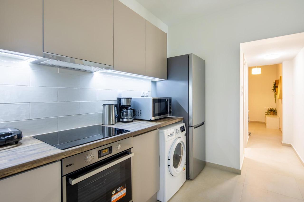 Astrea 1- Bedroom In דירה אתונה